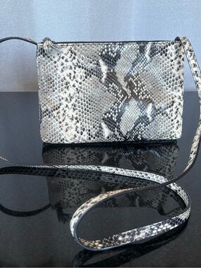 Ted Baker - Genuine Bovine Leather Snakeskin Python double zipper Crossbody